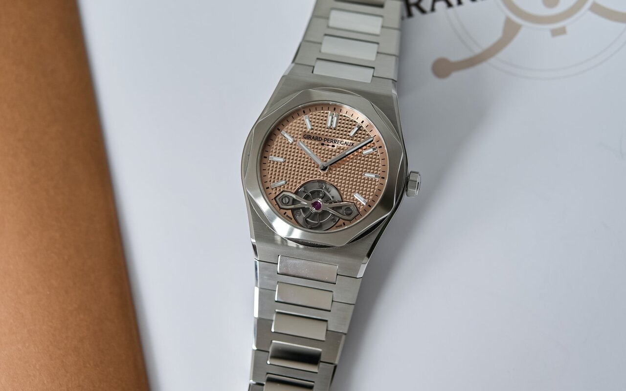 Née en 1975, icône du sport chic, la Girard-Perregaux Laureato reçoit enfin un tourbillon et franchit un cap inédit dans l’horlogerie de luxe