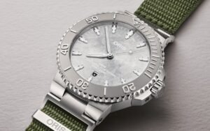 Oris prouve aujourd’hui que soixante-deux chapitres mondiaux et une seule plongeuse suffisent à redonner du sens au luxe horloger avec l’Edition II du Social Club