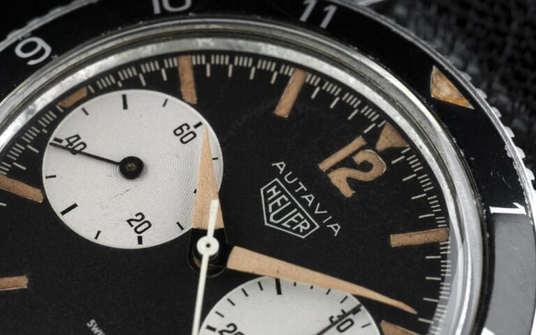 Premier chronographe Heuer à porter un nom, l’Autavia de 1962 le doit à des compteurs de tableau de bord des années 1930