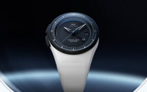 Sans couronne, en céramique et certifiée pour le vol spatial : IWC a dessiné la Pilot’s Venturer Vertical Drive pour les astronautes