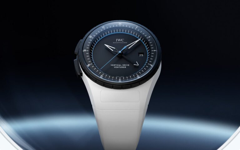 Sans couronne, en céramique et certifiée pour le vol spatial : IWC a dessiné la Pilot’s Venturer Vertical Drive pour les astronautes
