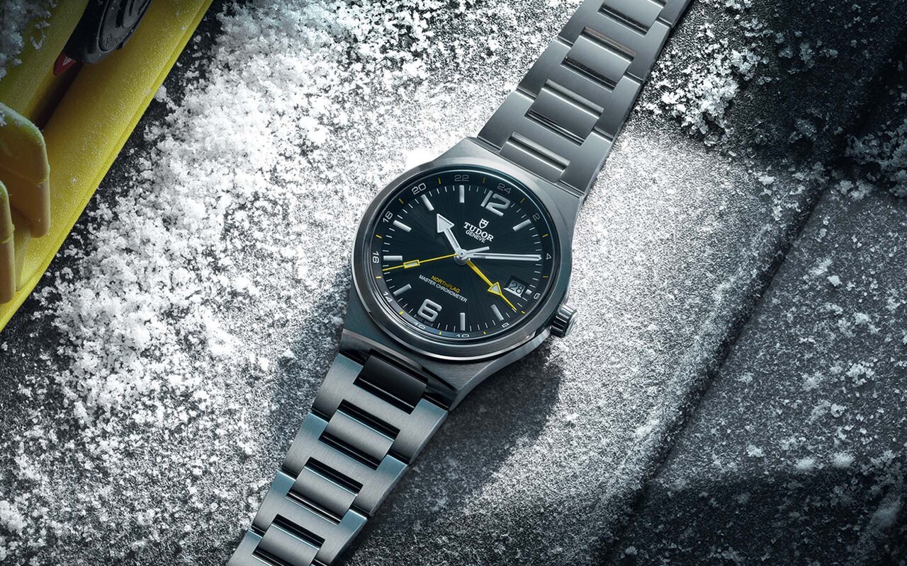 Tudor avait tourné la page, mais la Northflag ressurgit en GMT avec une proposition qui bouscule les références en horlogerie de sport scandinave