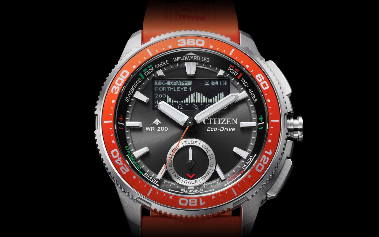 Montre Citizen Promaster Wave Tracker au cadran noir, lunette orange graduée sur 360 degrés, écran numérique montrant une courbe de marées et bracelet en caoutchouc orange
