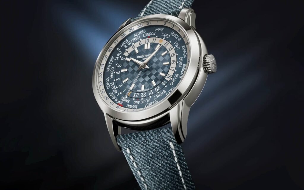 Date calée sur l’heure locale, une première mondiale brevetée : la Patek Philippe Heure Universelle 5330G prolonge l’invention de Louis Cottier