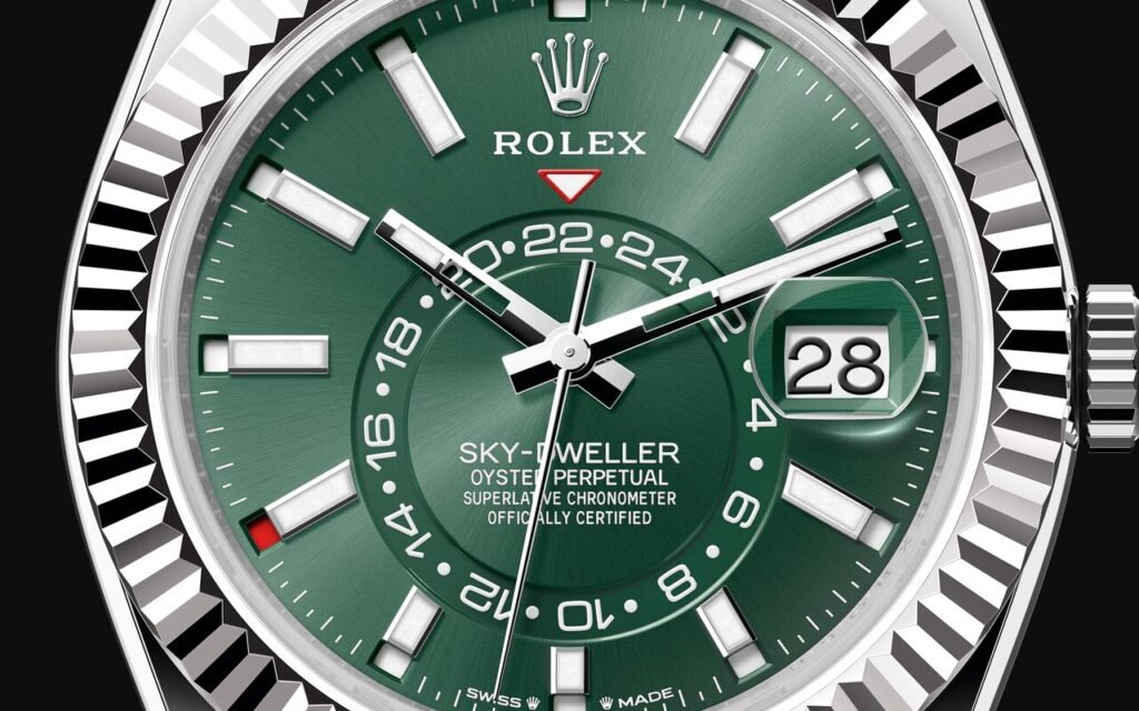 Douze guichets de mois autour du cadran et une lunette qui sert de sélecteur : la Rolex Sky-Dweller et son calendrier annuel Saros