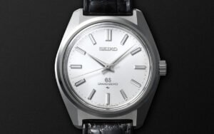 Index double à 12 heures, polissage Zaratsu, couronne semi-encastrée : la Grand Seiko 44GS de 1967 a fixé les neuf règles du style de la marque