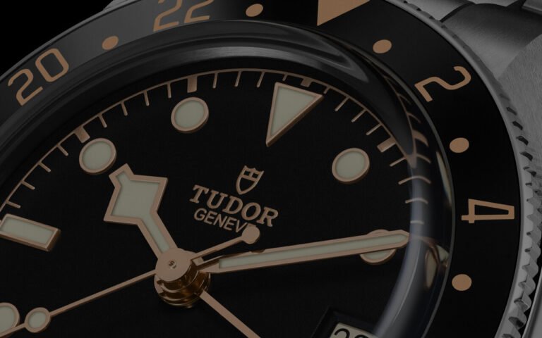 Lunette 24 heures noir et bordeaux et calibre GMT maison : la Tudor Black Bay 58 passe au second fuseau horaire