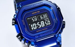 Lunette en saphir bleu et 20 exemplaires numérotés : Casio dévoile la G-Shock MRG-D5000, conçue pour encaisser les chocs
