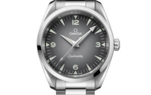 Née en 1957 avec la Speedmaster et arrêtée dès 1963 : la Railmaster, l’antimagnétique oubliée d’Omega, est revenue en 38 mm à 15 000 gauss