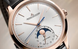 Or rose 18 carats, 36 mm et 9,3 mm d’épaisseur : Jaeger-LeCoultre décline la Master Ultra Thin Moon en version précieuse, à 23 900 euros