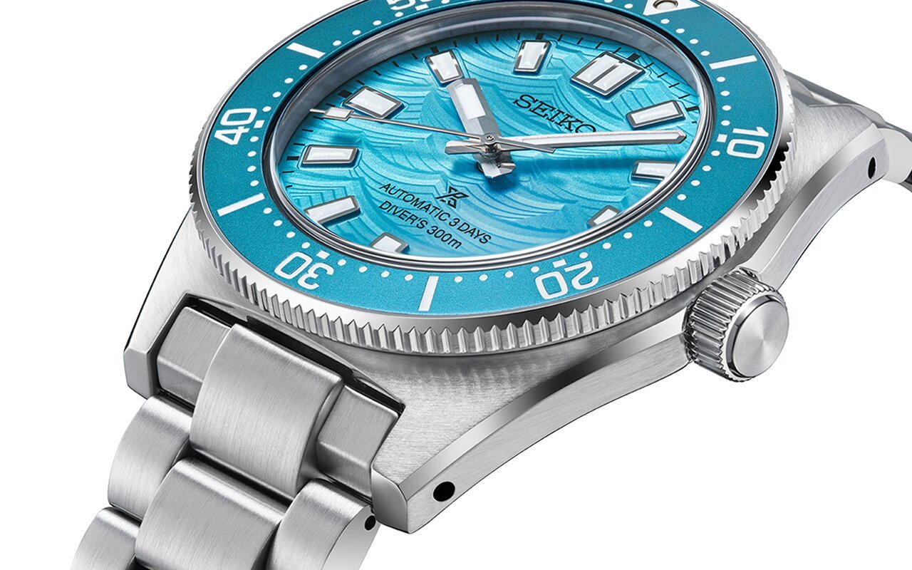 Montre de plongée Seiko Prospex 1965 Heritage Diver HBC011 au cadran bleu turquoise texturé de vagues, lunette bleue et bracelet acier