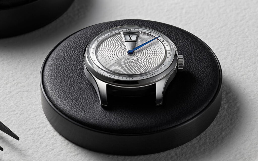 Quinze ans après la C9 Harrison, Christopher Ward ressort son heure sautante JJ01 dans une C1 limitée à 300 exemplaires