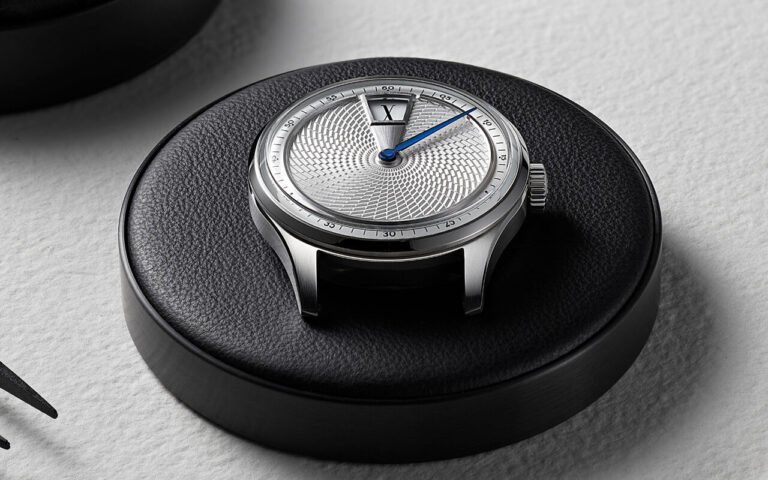 Quinze ans après la C9 Harrison, Christopher Ward ressort son heure sautante JJ01 dans une C1 limitée à 300 exemplaires