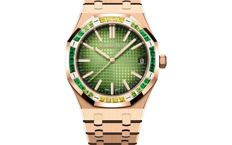 Saphirs jaunes et tsavorites taille baguette sur la lunette : Audemars Piguet sertit la Royal Oak Automatique en or rose, en 37 et 41 mm