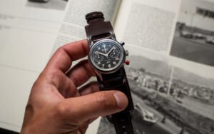 Signature de McQueen sur le cadran et 300 exemplaires : Hanhart dédie sa 417 ES à Steve McQueen, avec l’accord de sa famille