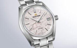 Un cadran rose texturé qui fixe les pétales de cerisier sur la rivière : la Grand Seiko SBGA413 Shunbun et son Spring Drive en titane