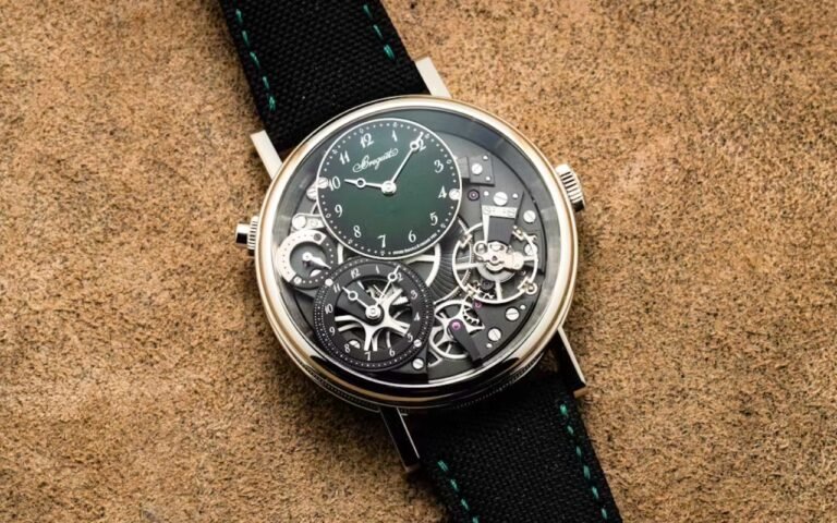 77 000 € pour la Tradition GMT 40 mm de Breguet et son cadran émail Grand Feu vert fumé inédit qui actualise l’horlogerie suisse contemporaine