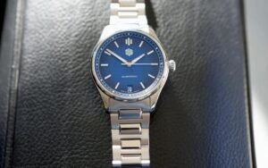 DUG Glashütte ose défier l’horlogerie suisse avec sa Purist Typ 1 automatique vendue 1 199 € contre 3 600 € chez ses concurrents pour moins bien
