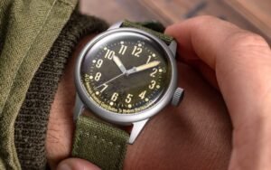 Cette montre cache un vrai morceau du Débarquement: son cadran provient d’une Jeep de 1944