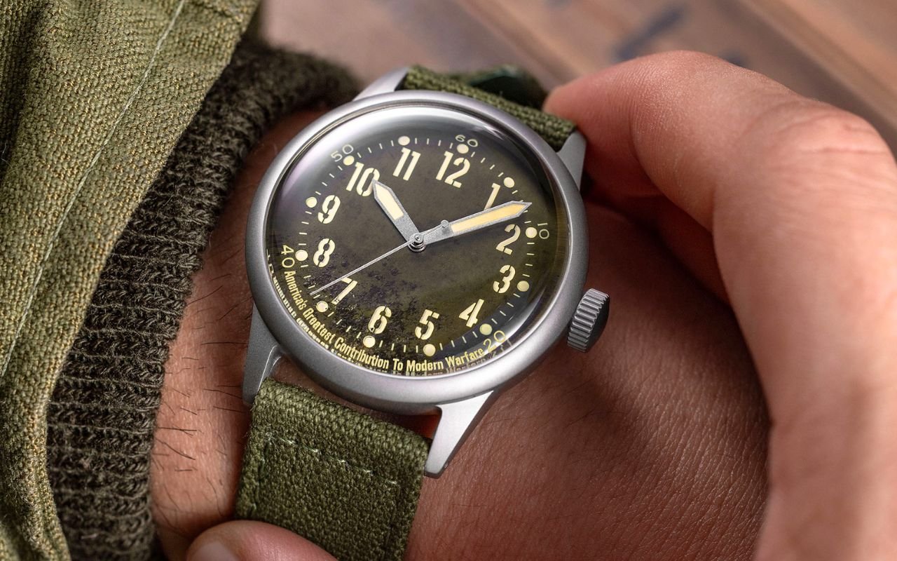 Cette montre cache un vrai morceau du Débarquement: son cadran provient d’une Jeep de 1944